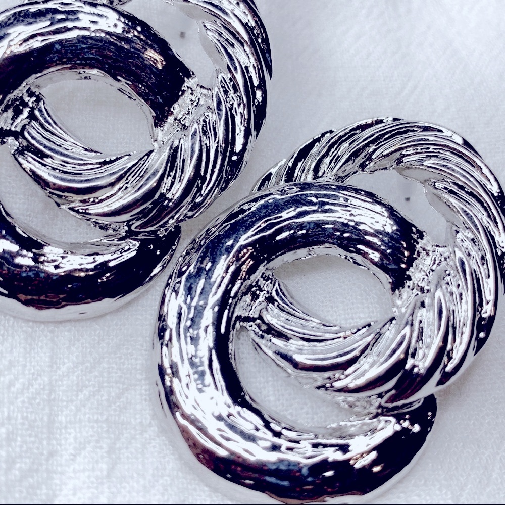 ❤️Seller’s Pick❤️ ❣️$25/3❣️ Exaggerate Sliver Plated Stud Earrings - Picture 5 of 9